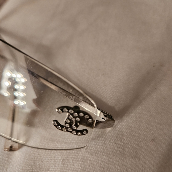 CHANEL Silver-Toned Sunglasses - Picture 5 of 15